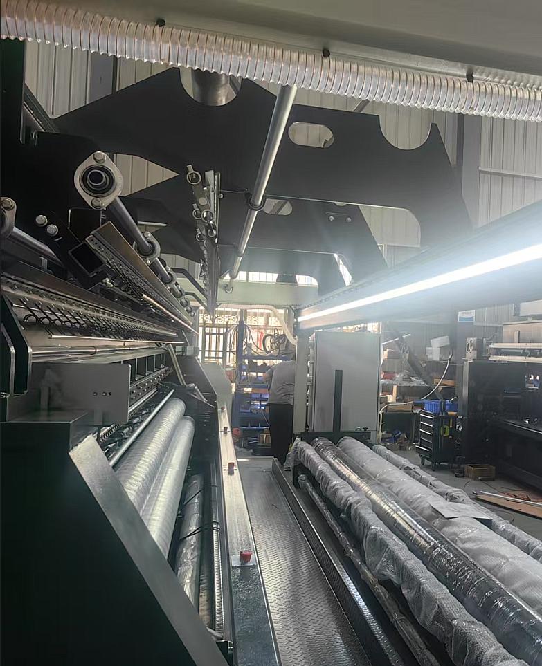 Tricot Vs. Weft Knitting Machines